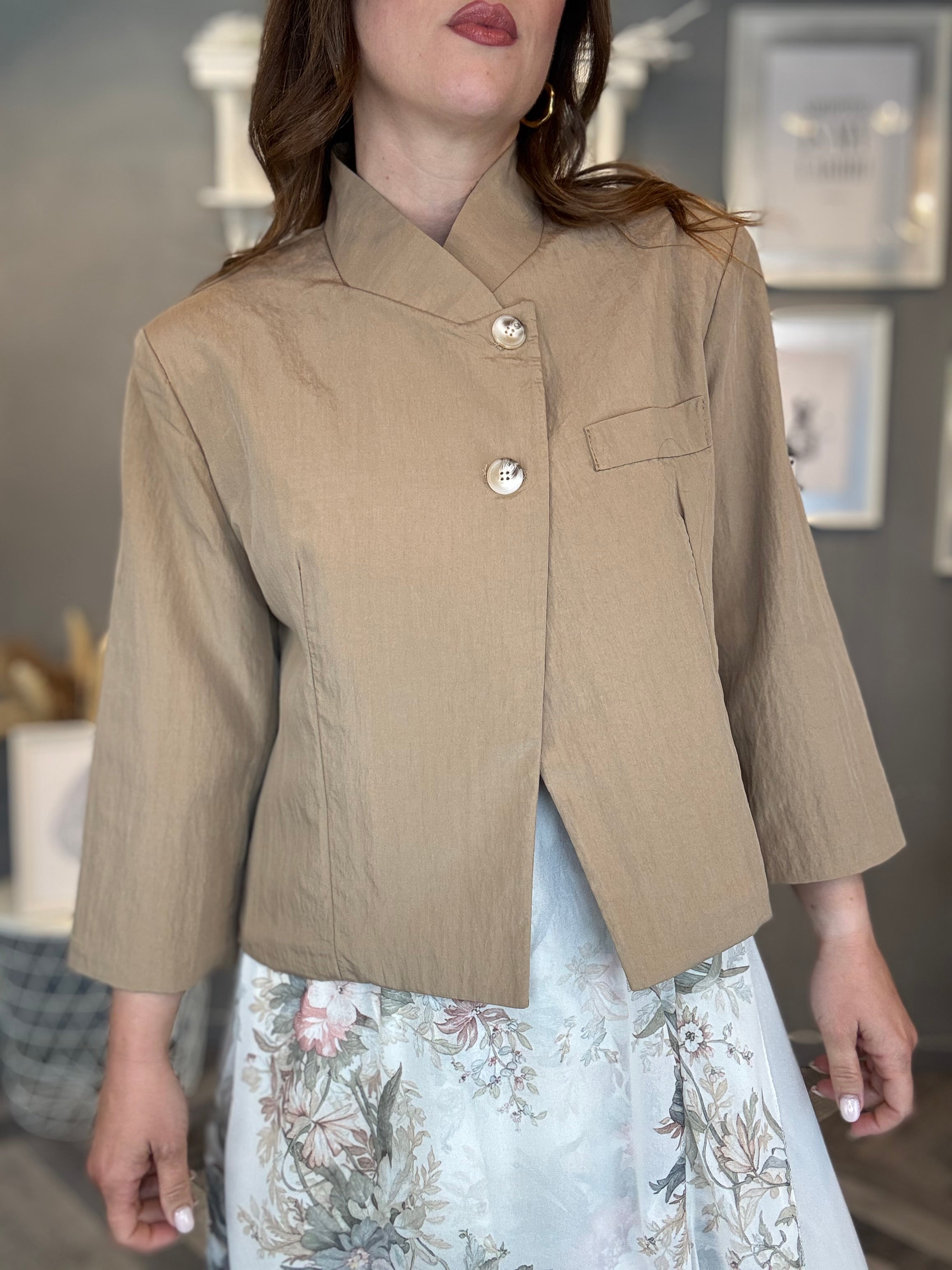 Giacca collo incrociato beige