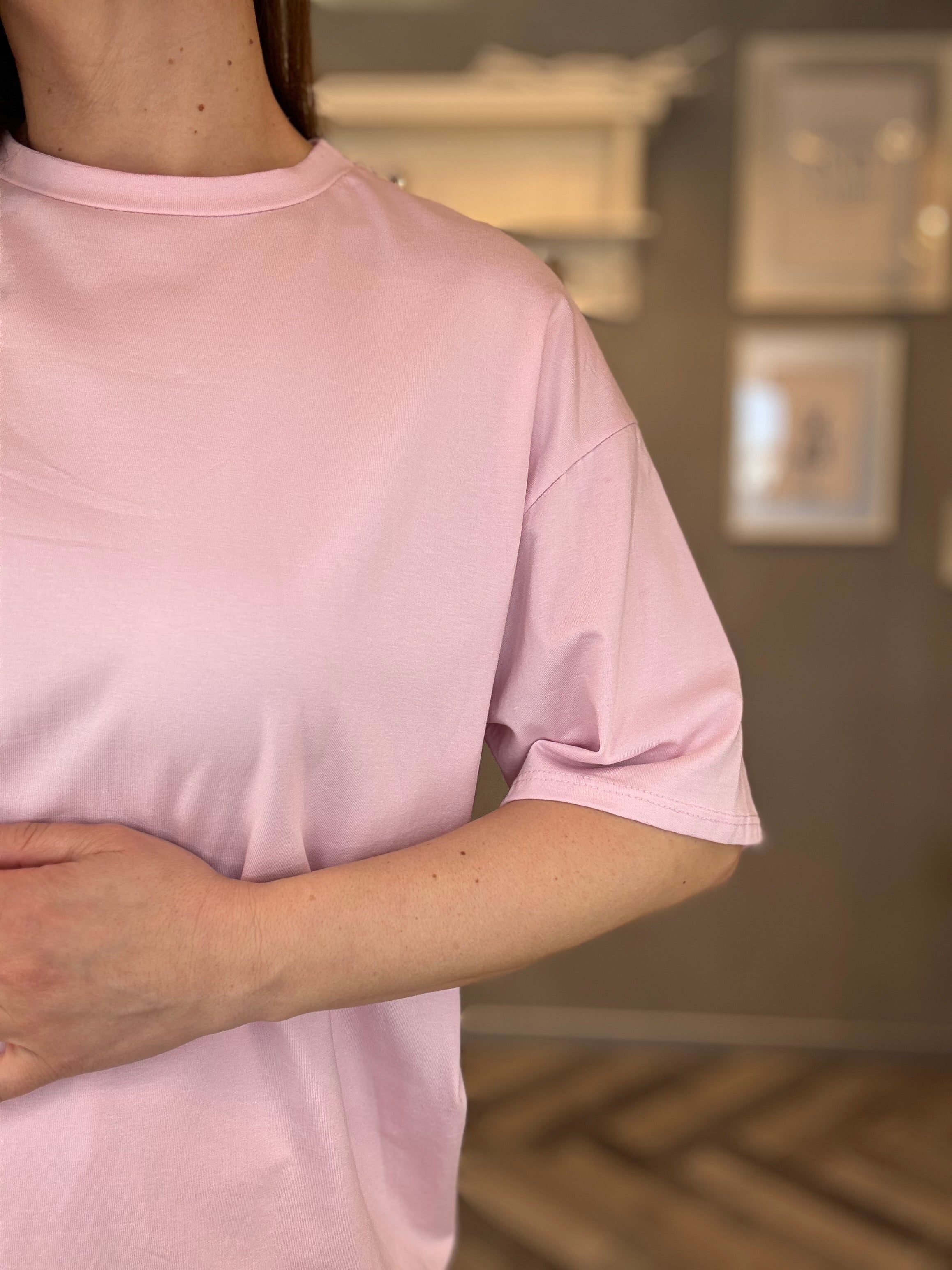 T-shirt rosa over con pizzo
