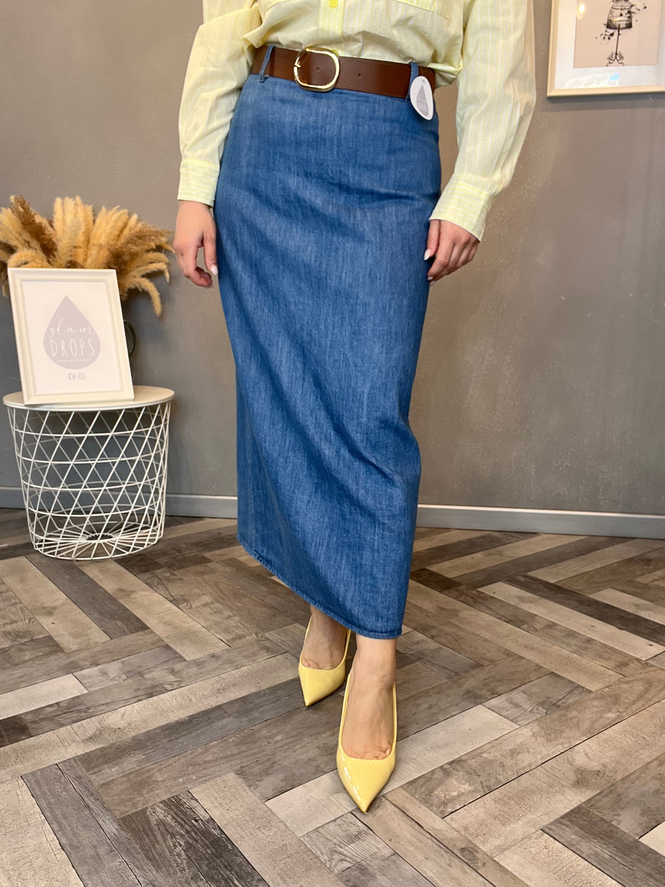 Gonna midi in denim con cintura
