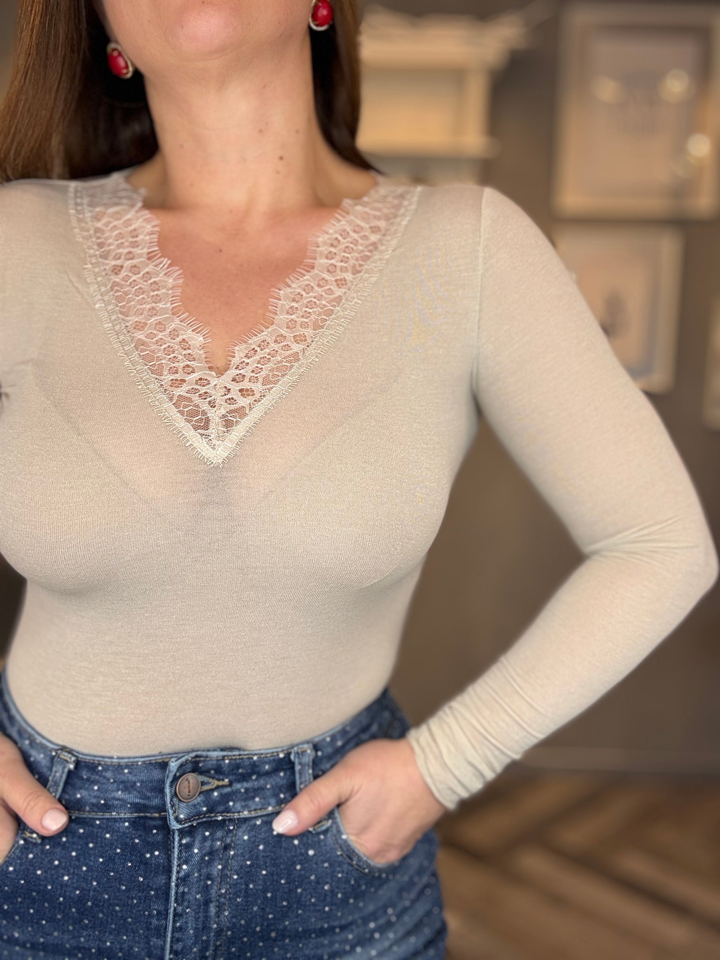 Cashmerina scollo a V con pizzo