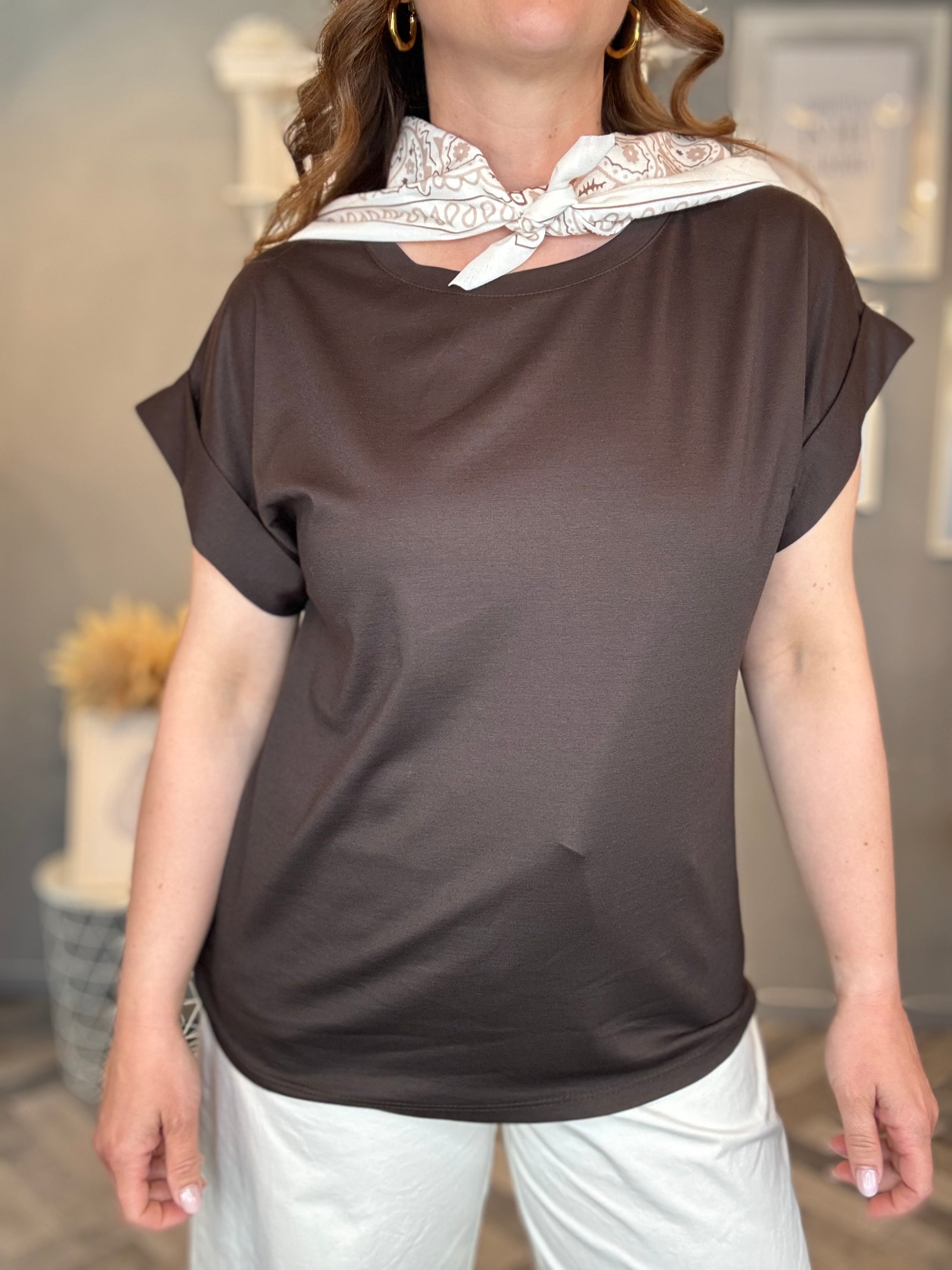 T-shirt moro con foulard bandana