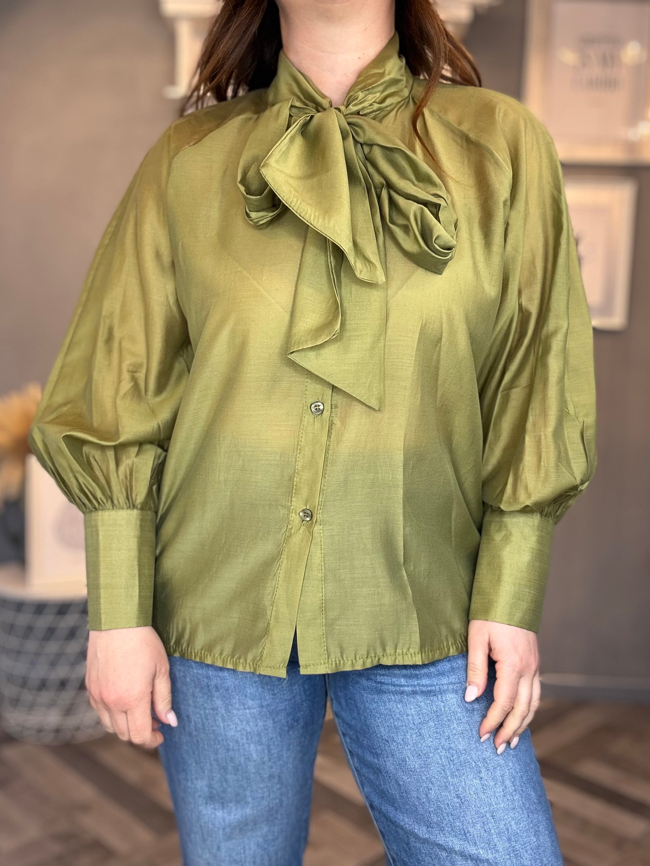 Camicia in tencel con fiocco