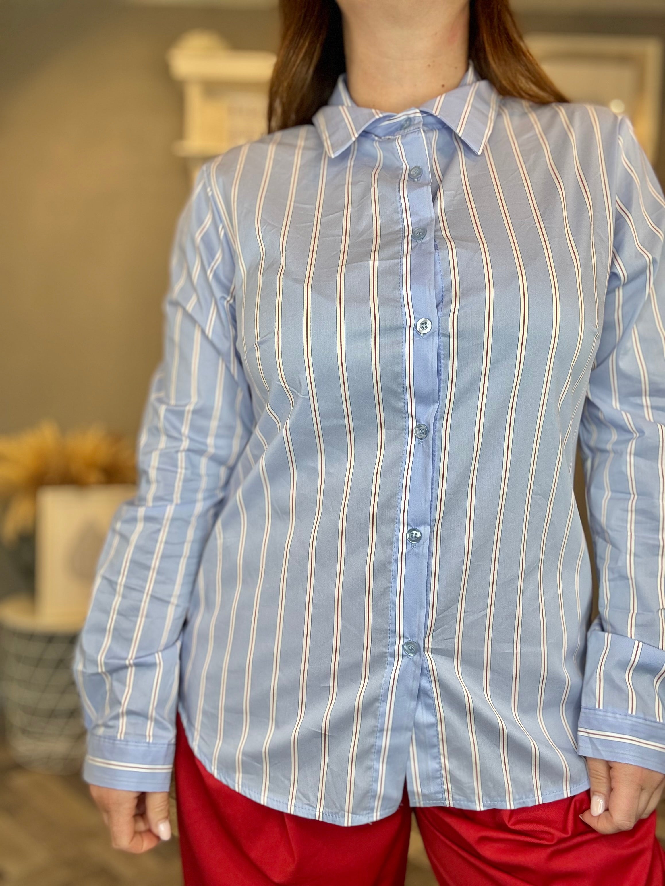 Camicia a righe rosse e bianche