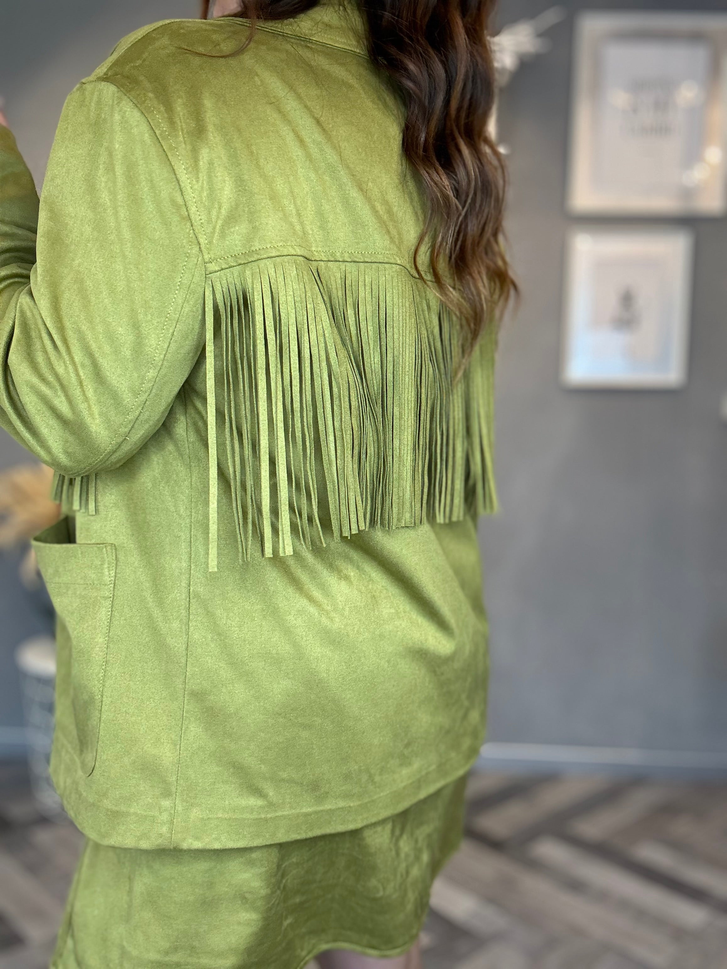 Giacca in eco suede effetto scamosciato con frange