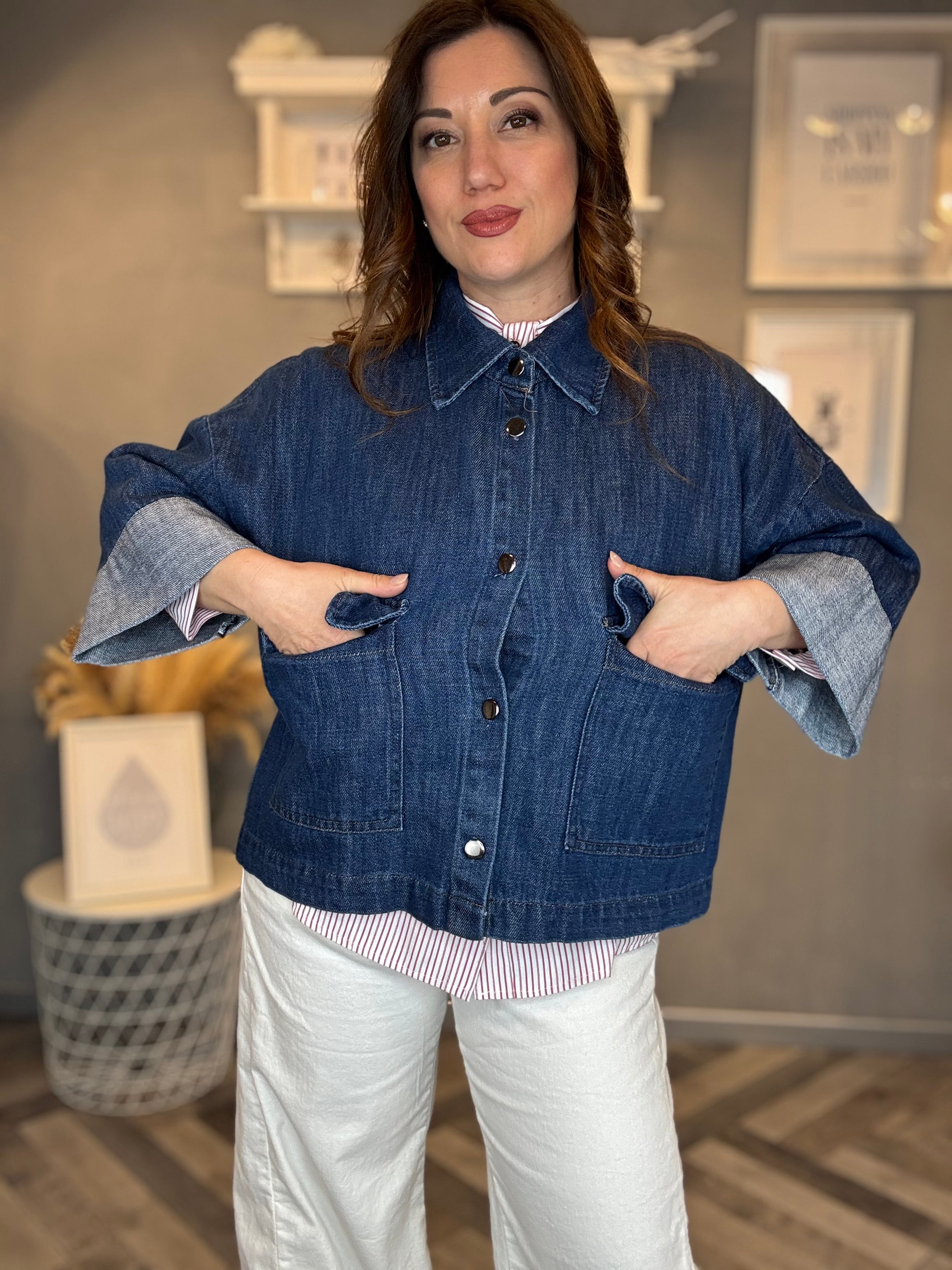 Giacca crop con cabochon denim