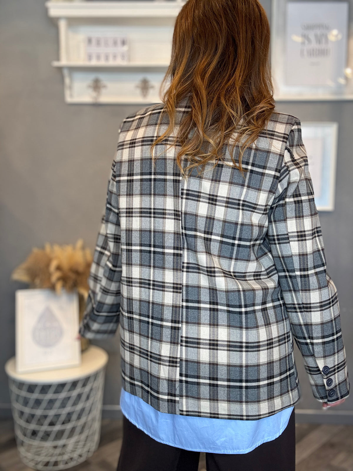 Blazer check grigio e panna collo incrociato