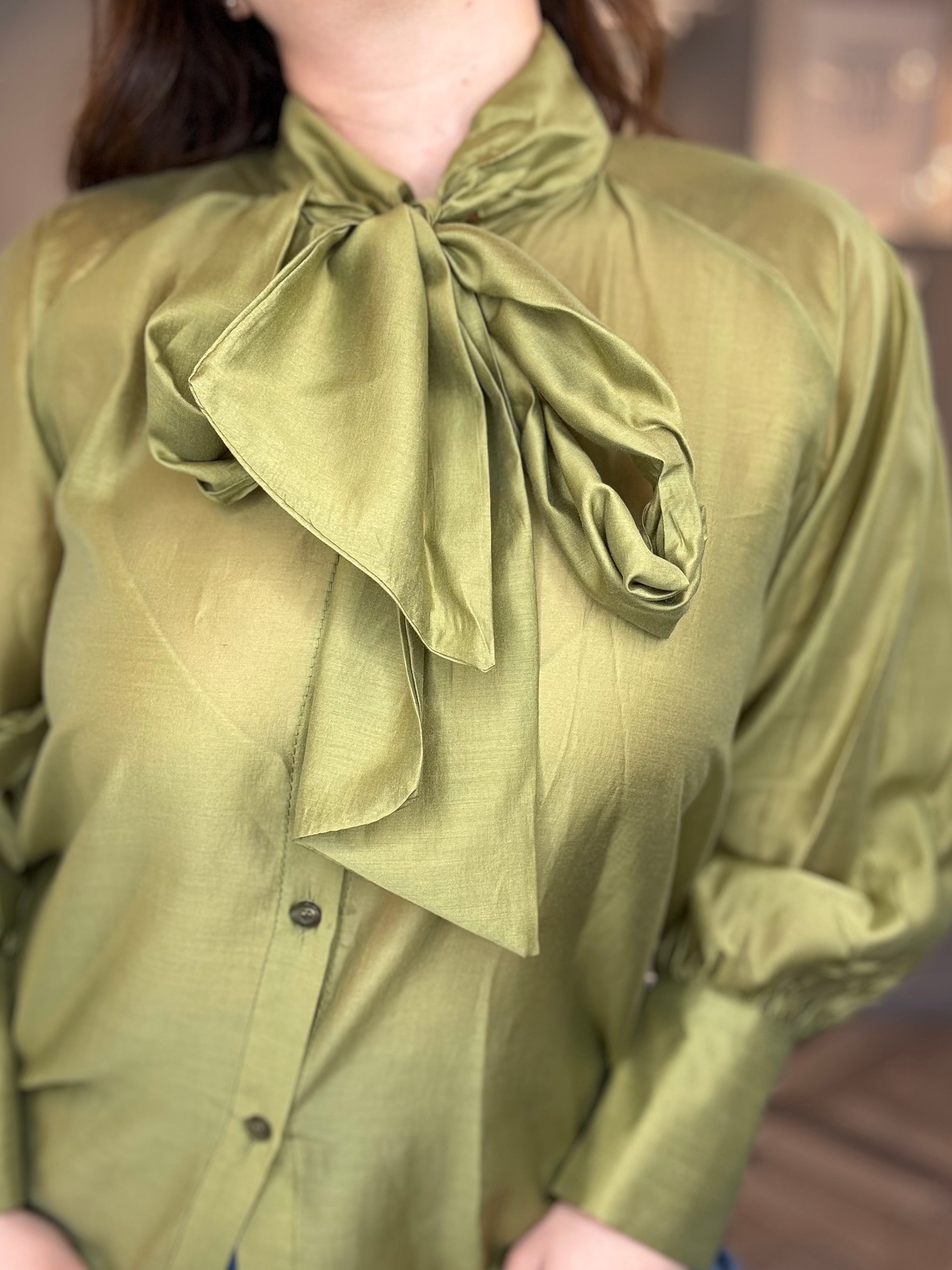 Camicia in tencel con fiocco
