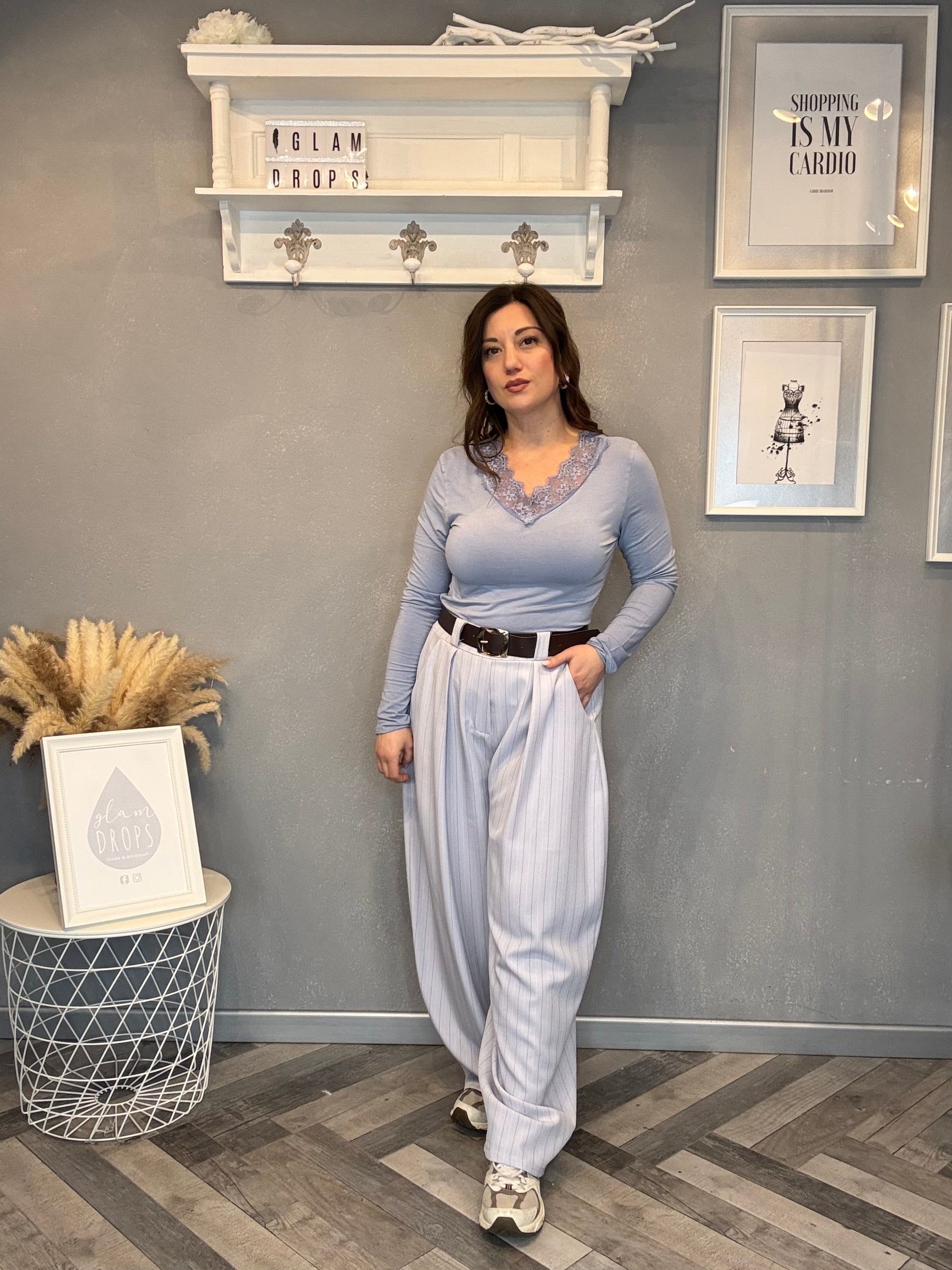 Tailleur a righe celeste polvere