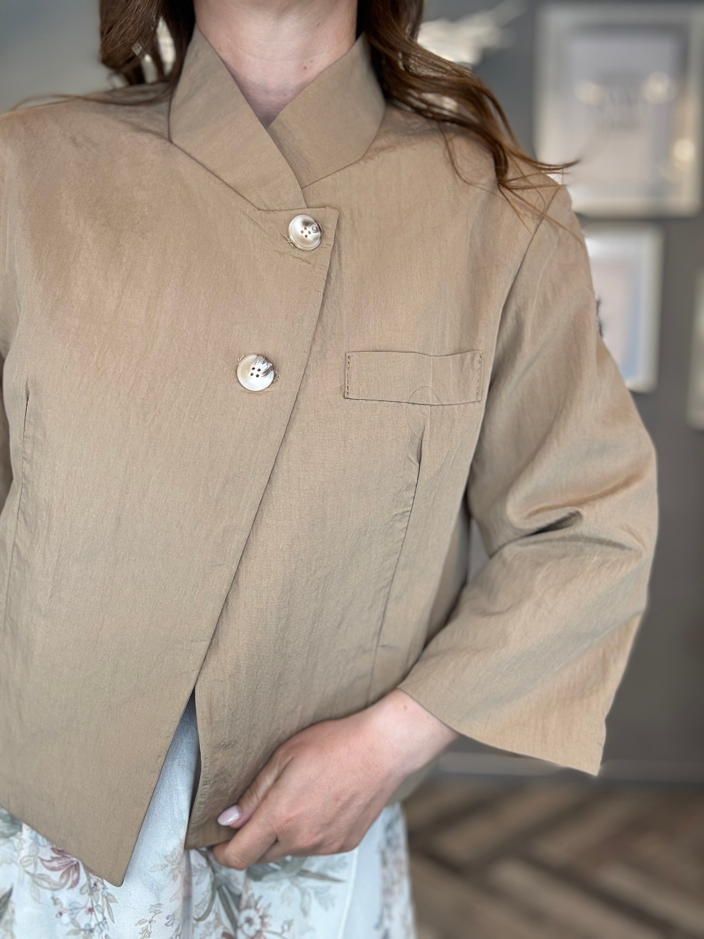 Giacca collo incrociato beige