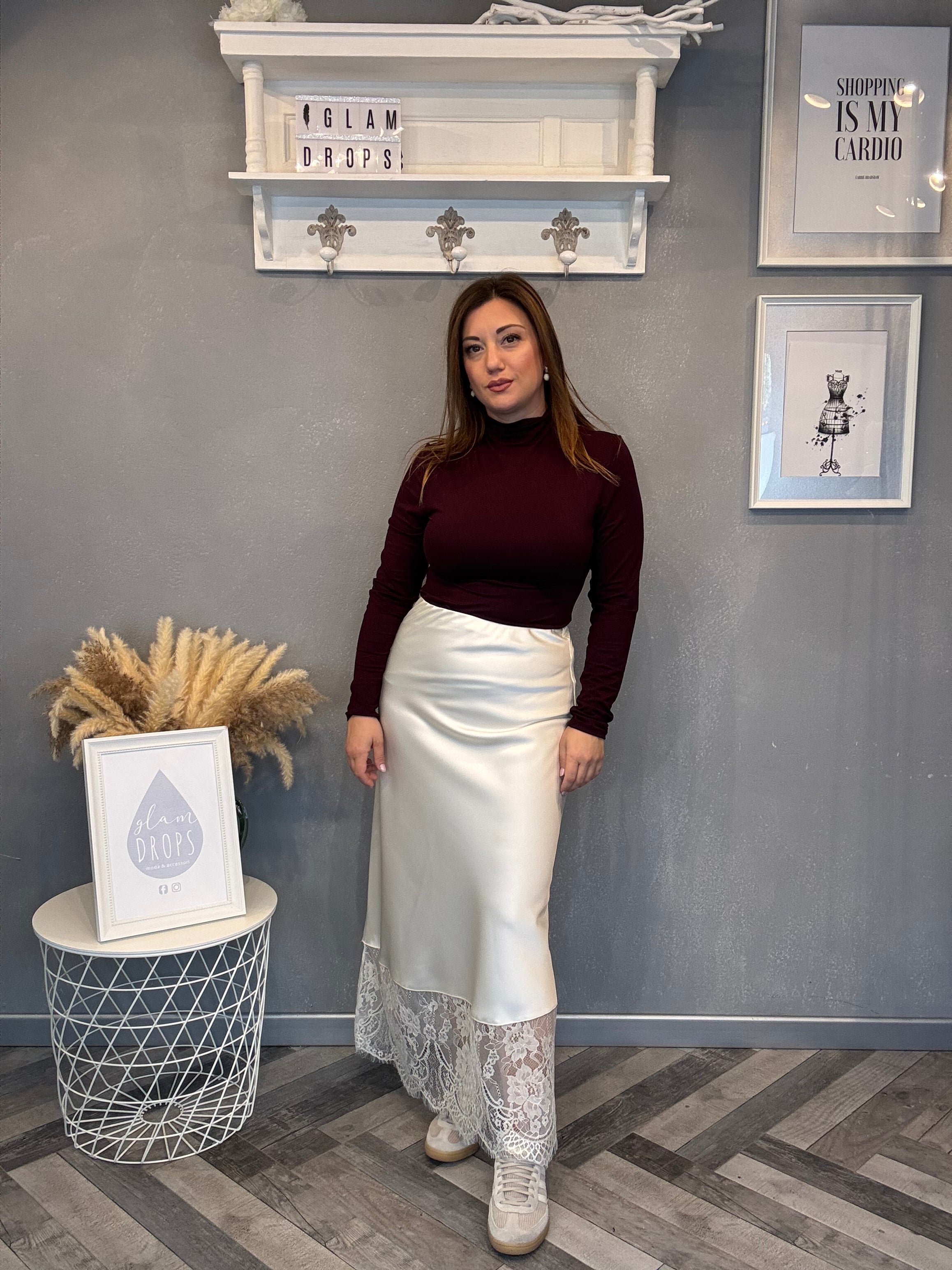 Gonna in satin con pizzo panna