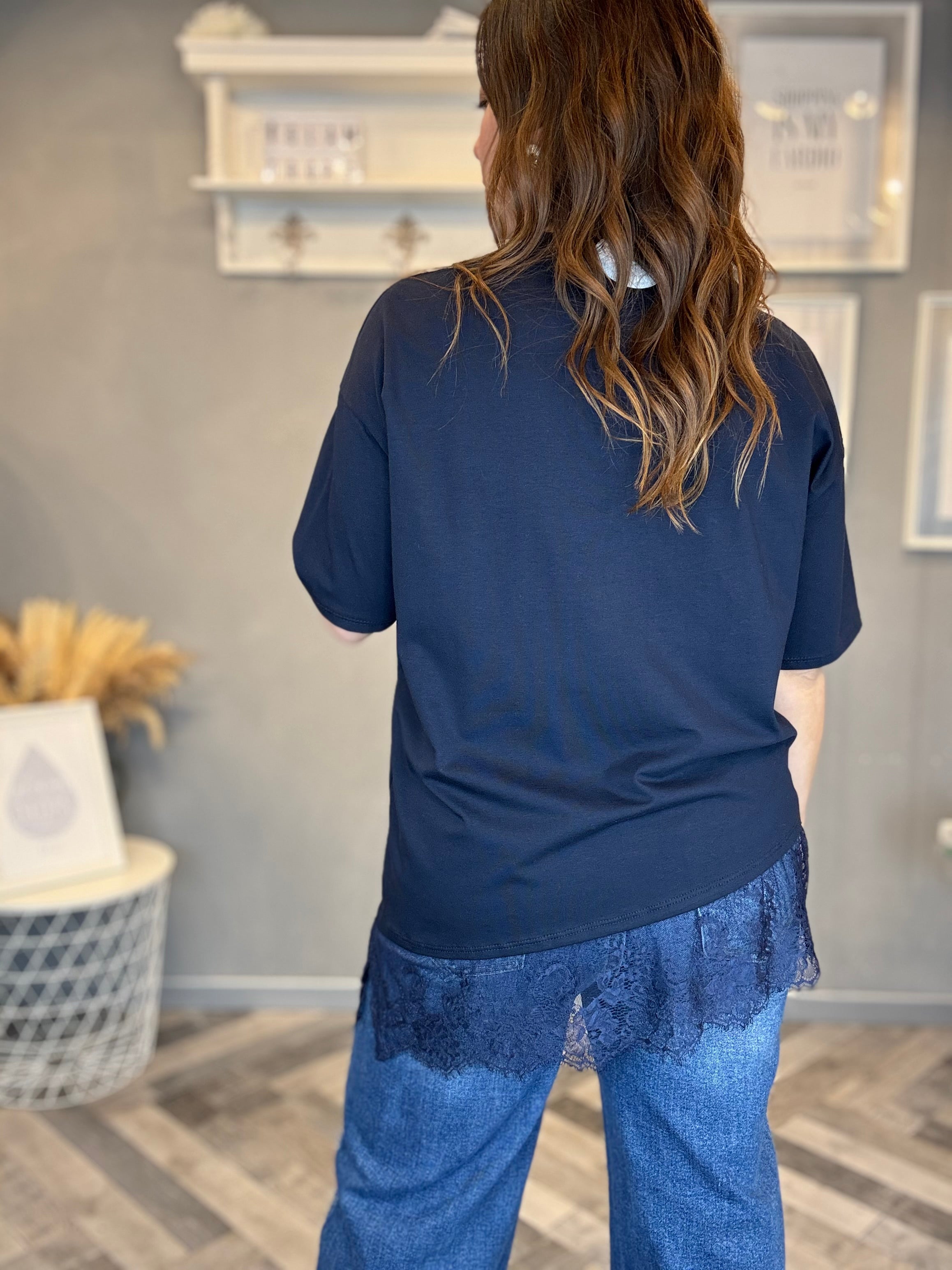 T-shirt blu over con pizzo