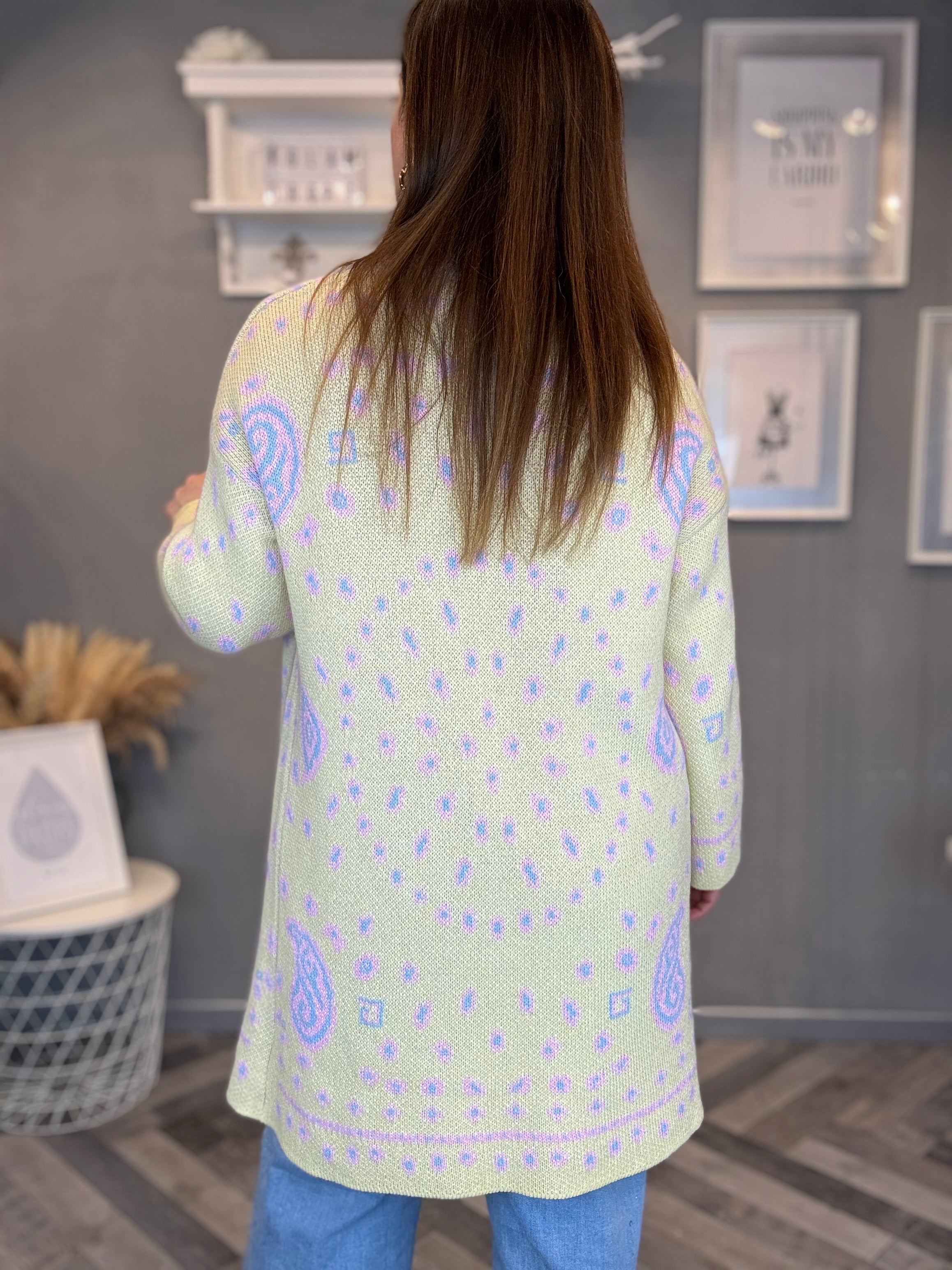 Cardigan jacquard giallo pastello con frange