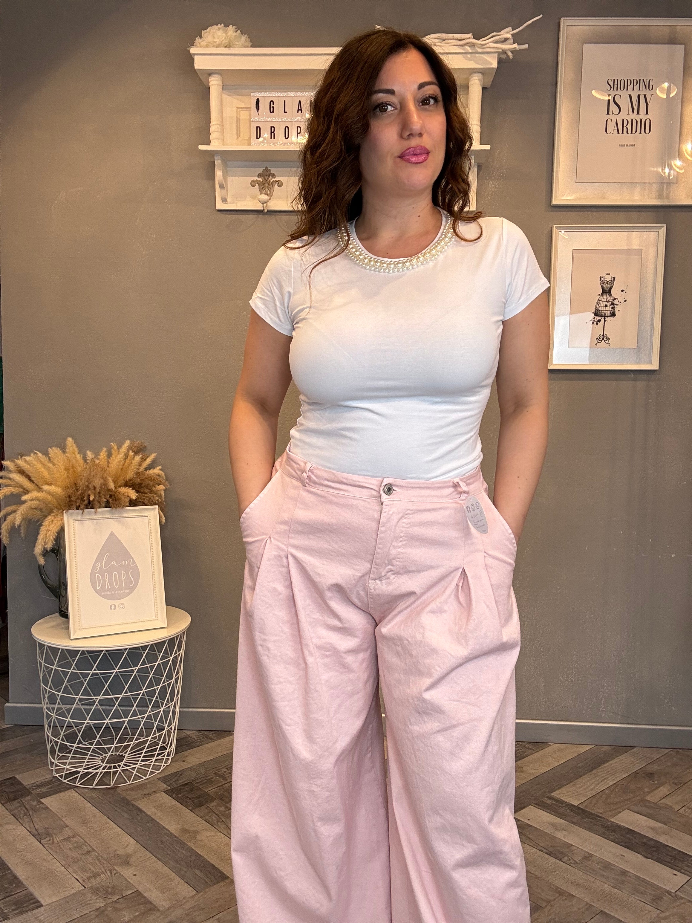 T-shirt basic con collo di perle