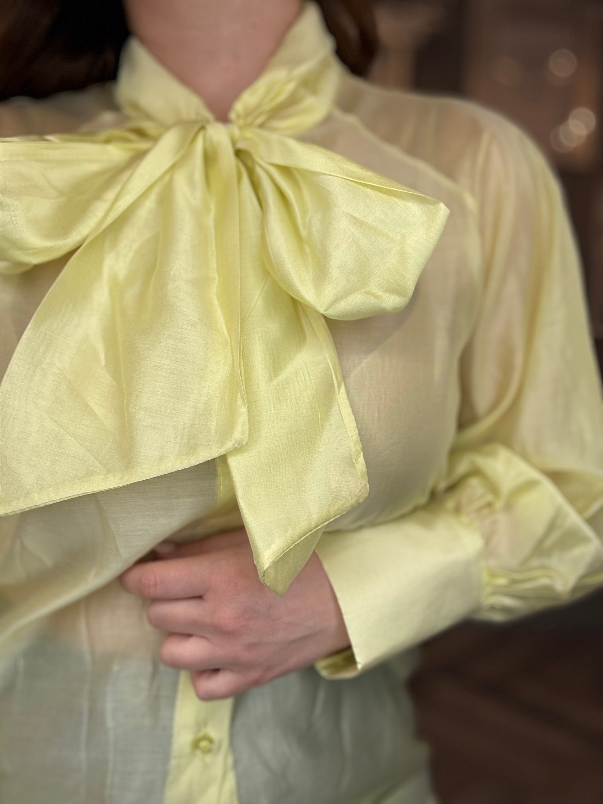 Camicia in tencel con fiocco