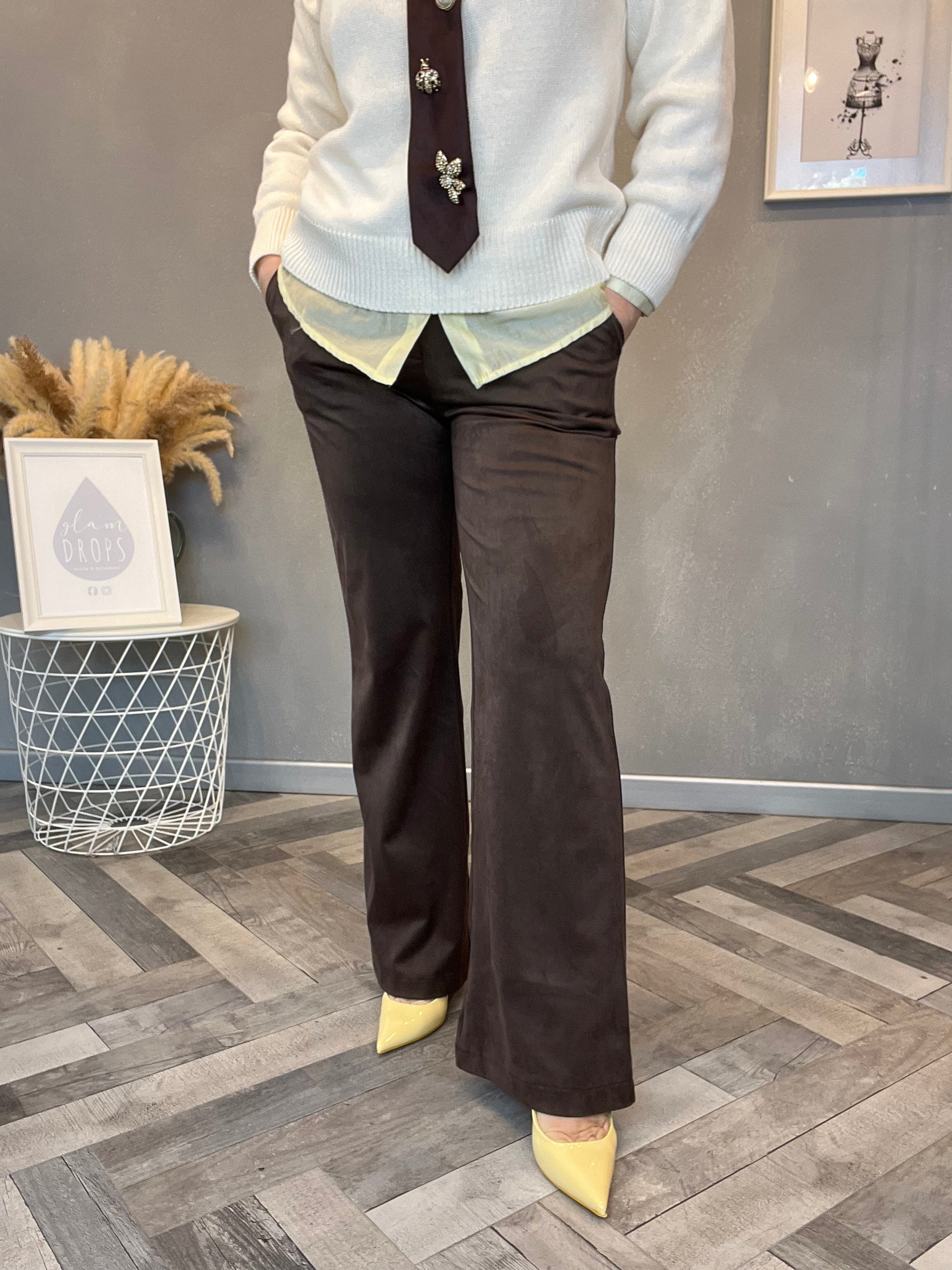 Pantalone eco suede flare moro