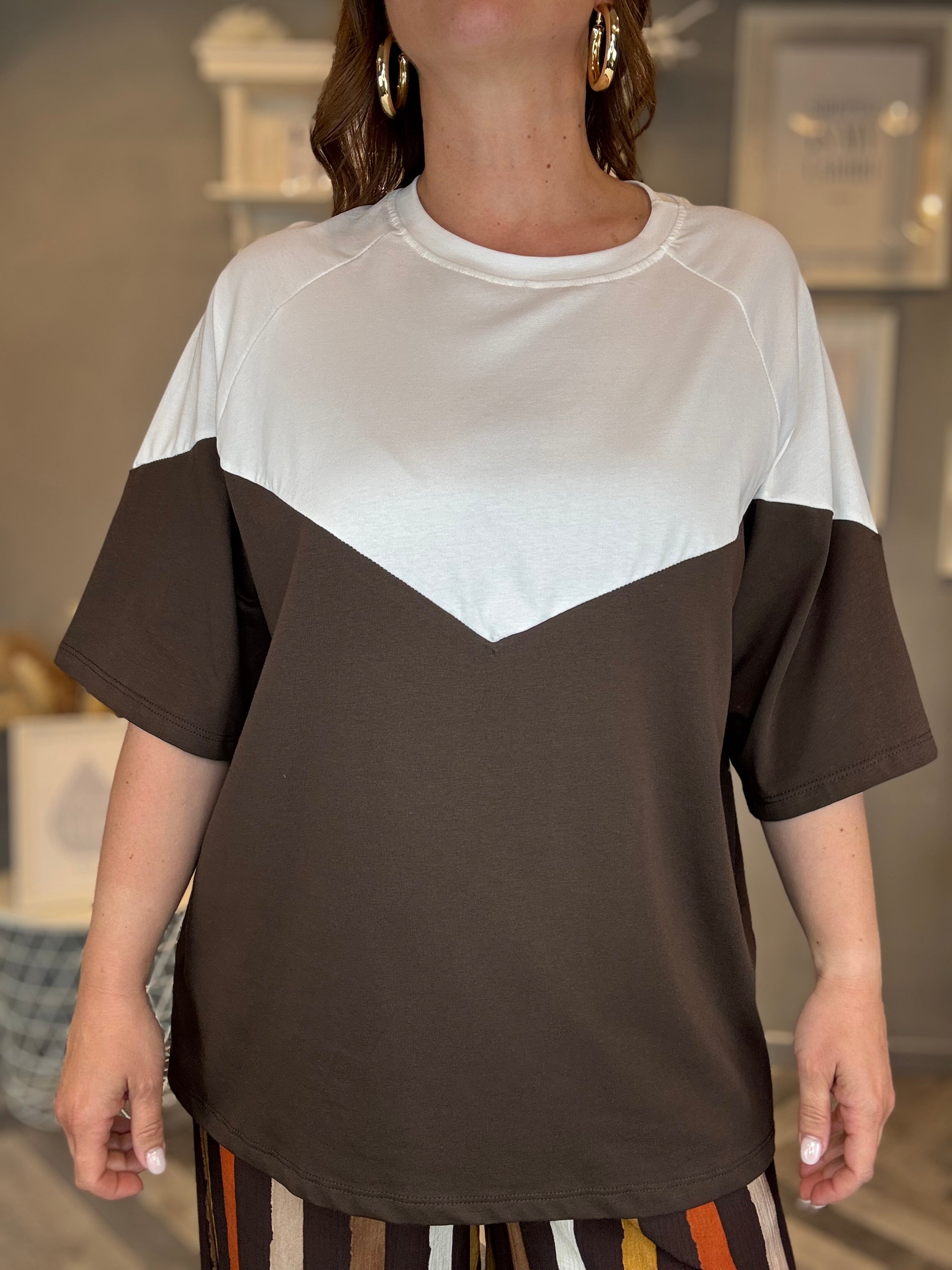 T-shirt over bicolor moro e bianco