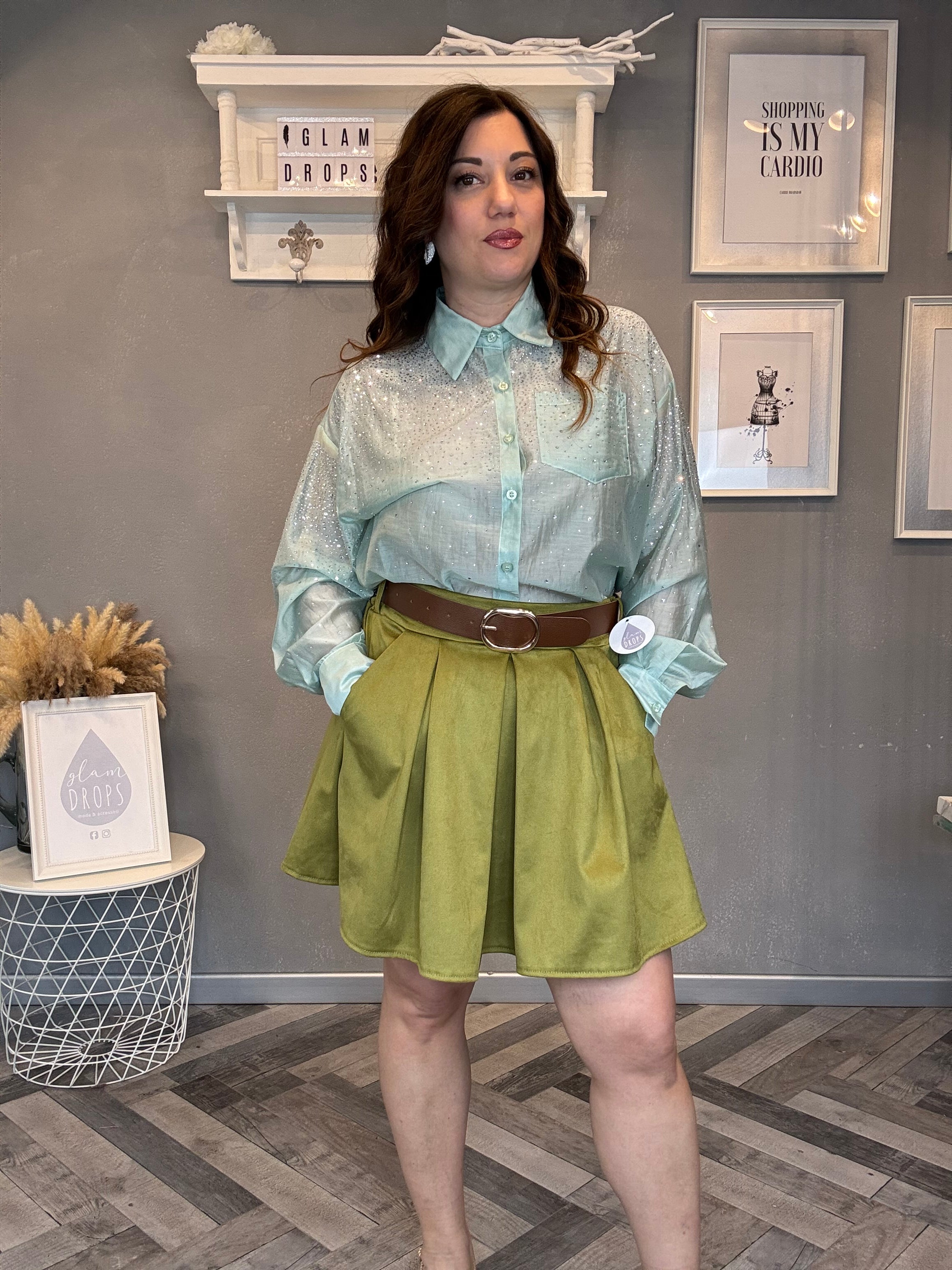 Gonna a pieghe in eco suede effetto scamosciato