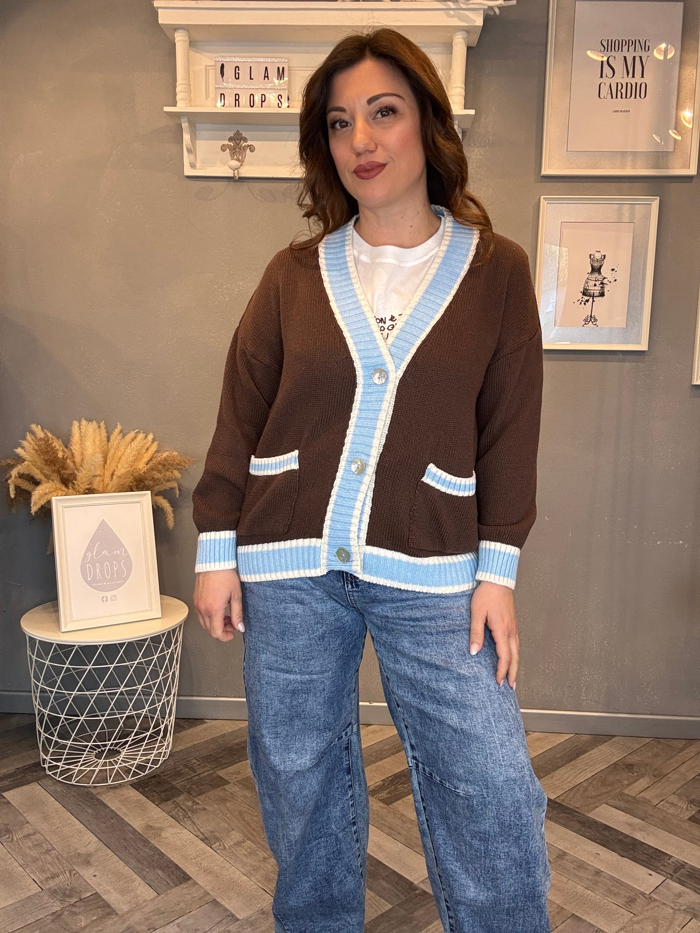 Cardigan cioccolato profili azzurri