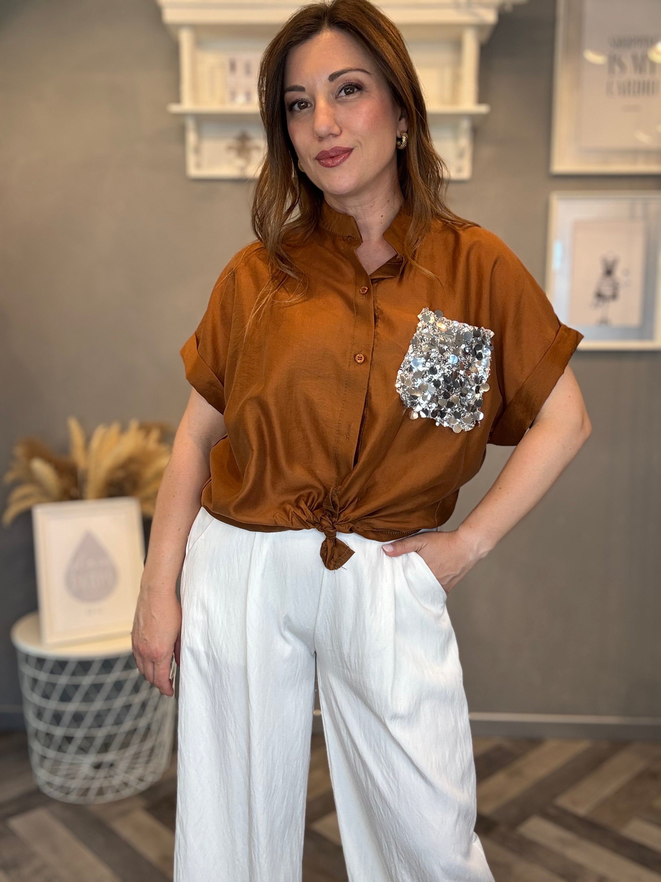 Camicia cuoio con tasca paillettes