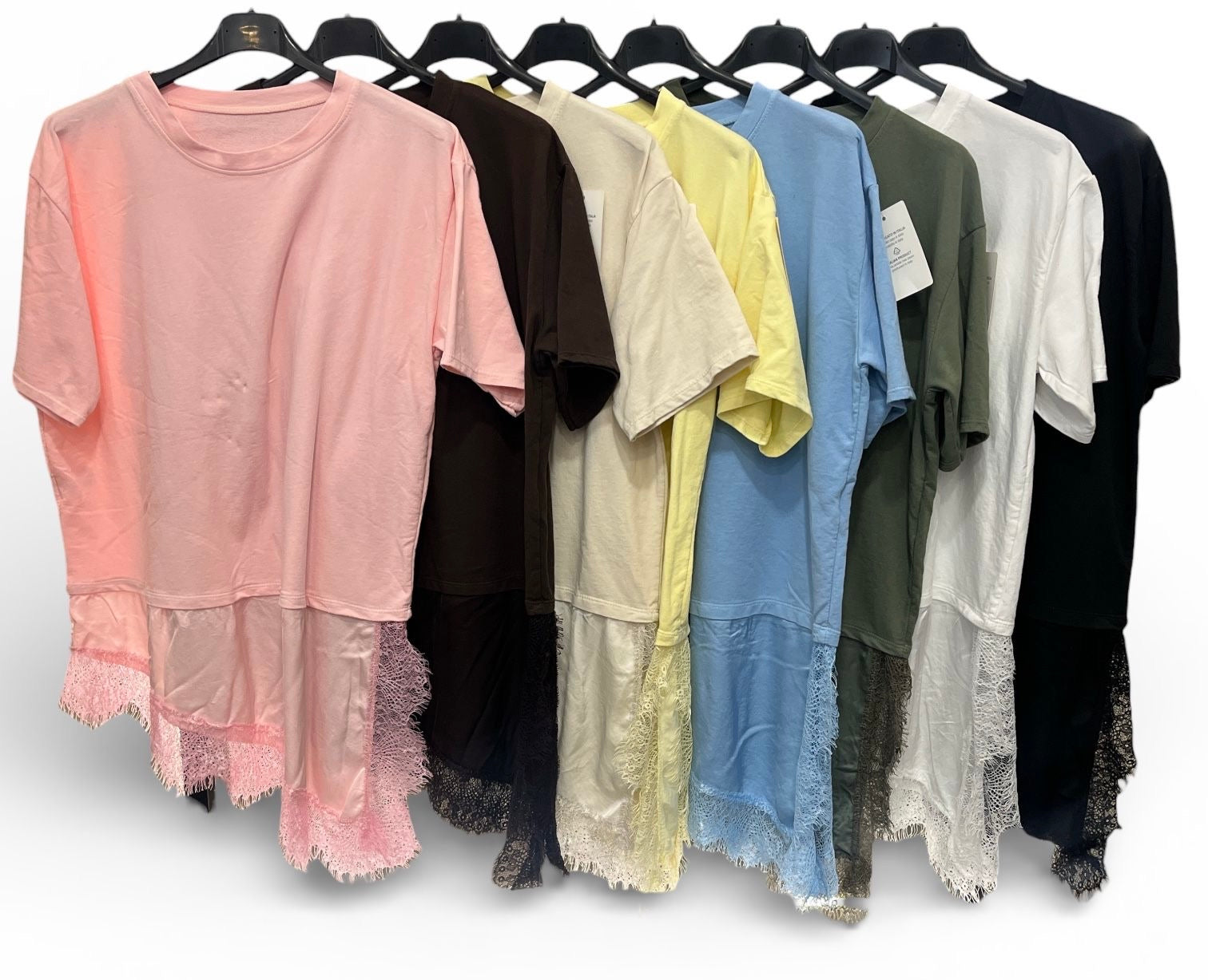 T-shirt celeste con satin e pizzo