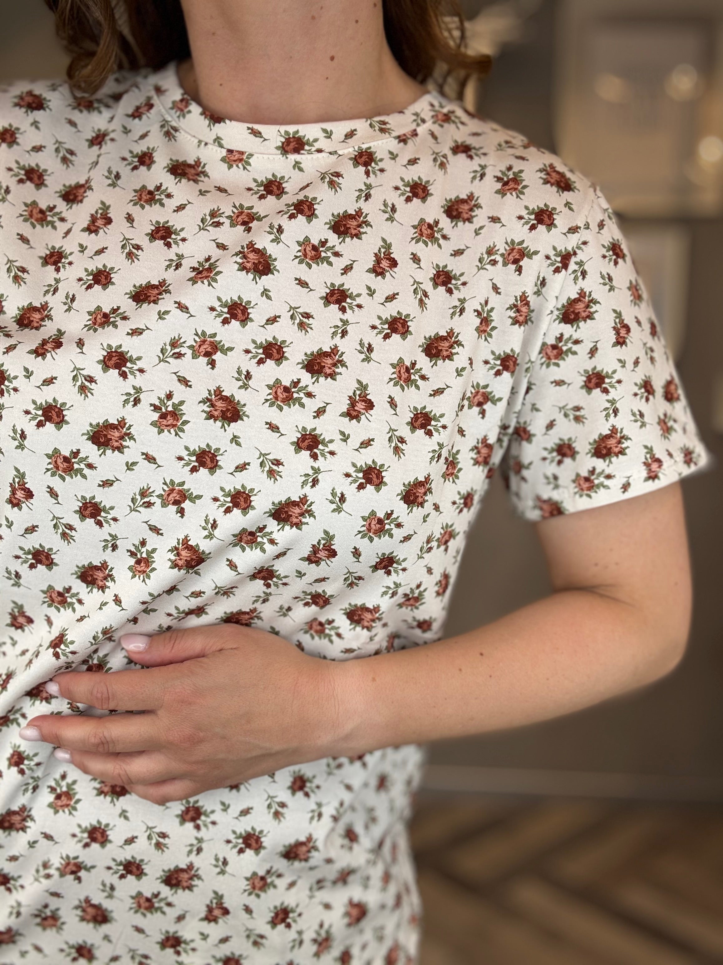 T-shirt fiori cuoio