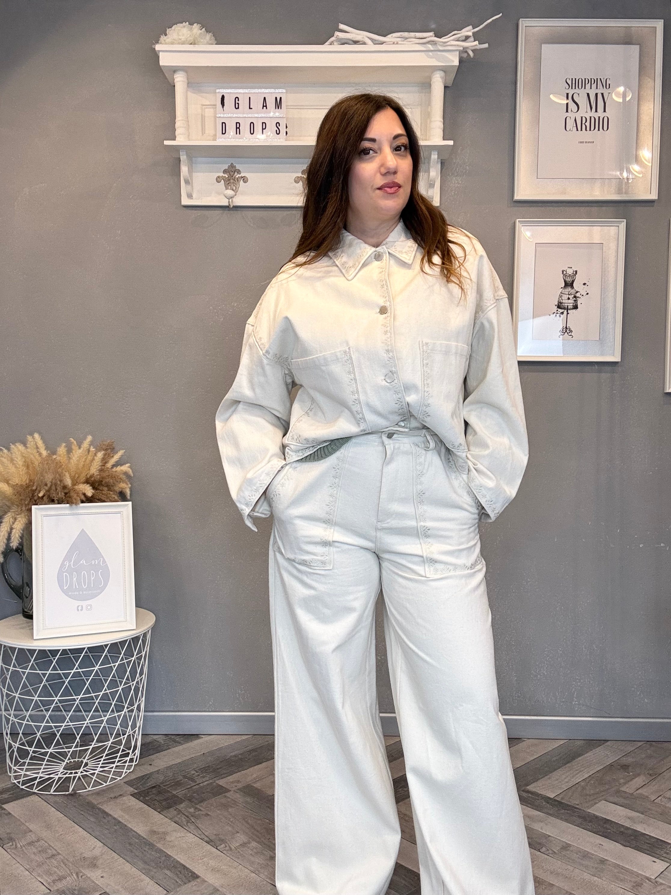 Jeans wide leg con ricami