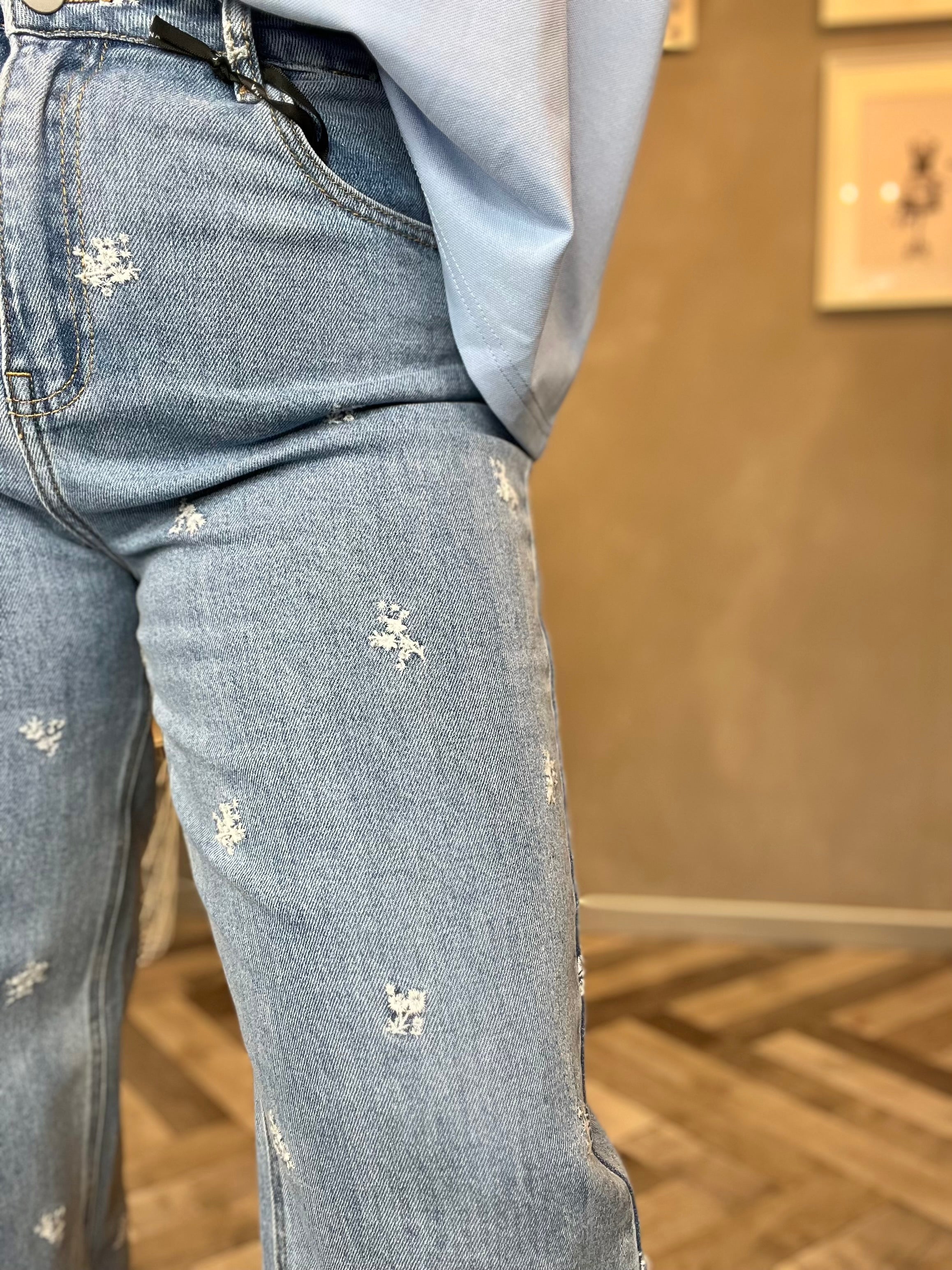 Lumina jeans con ricami floreali