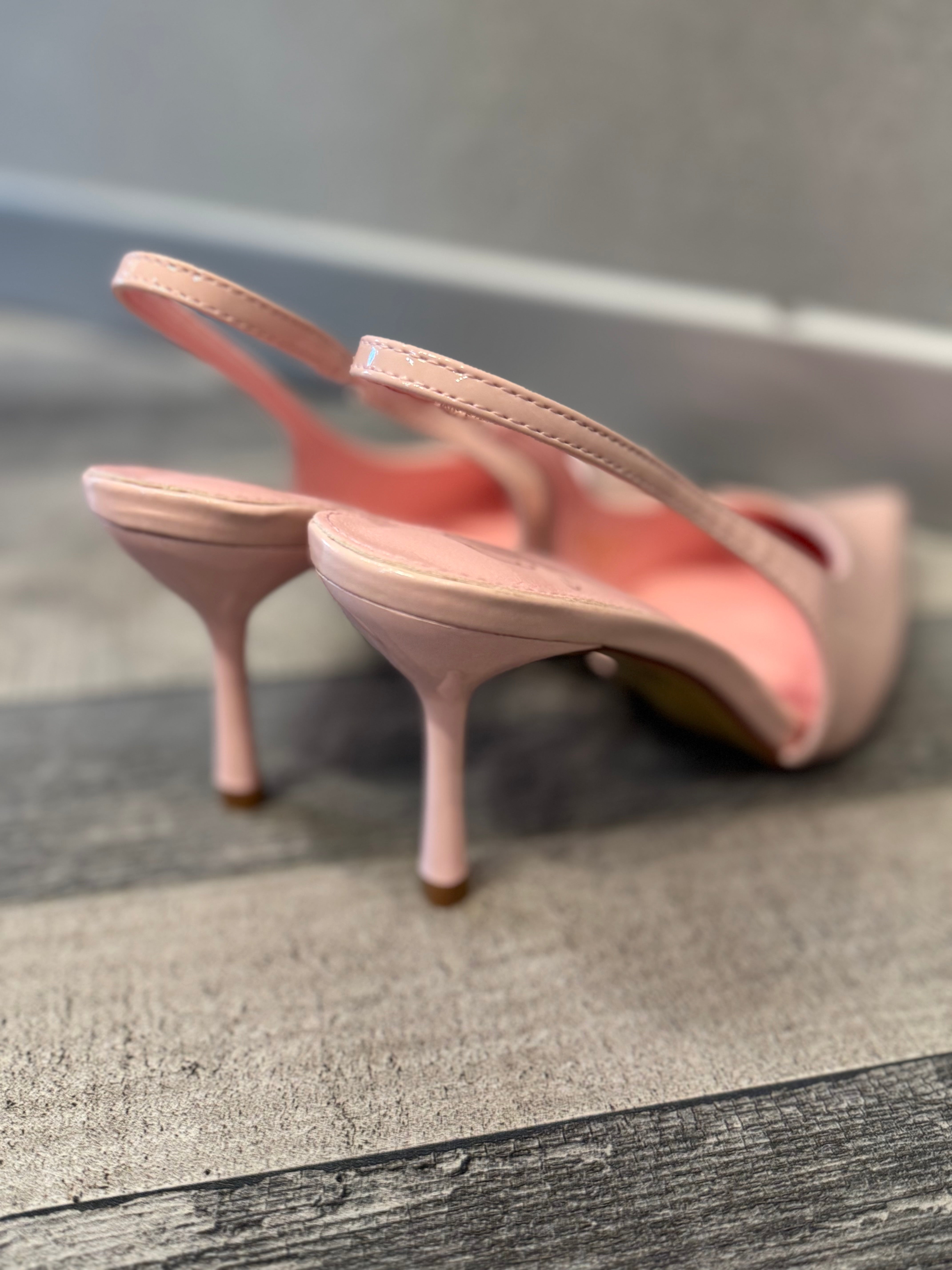 Slingback in vernice rosa pastello