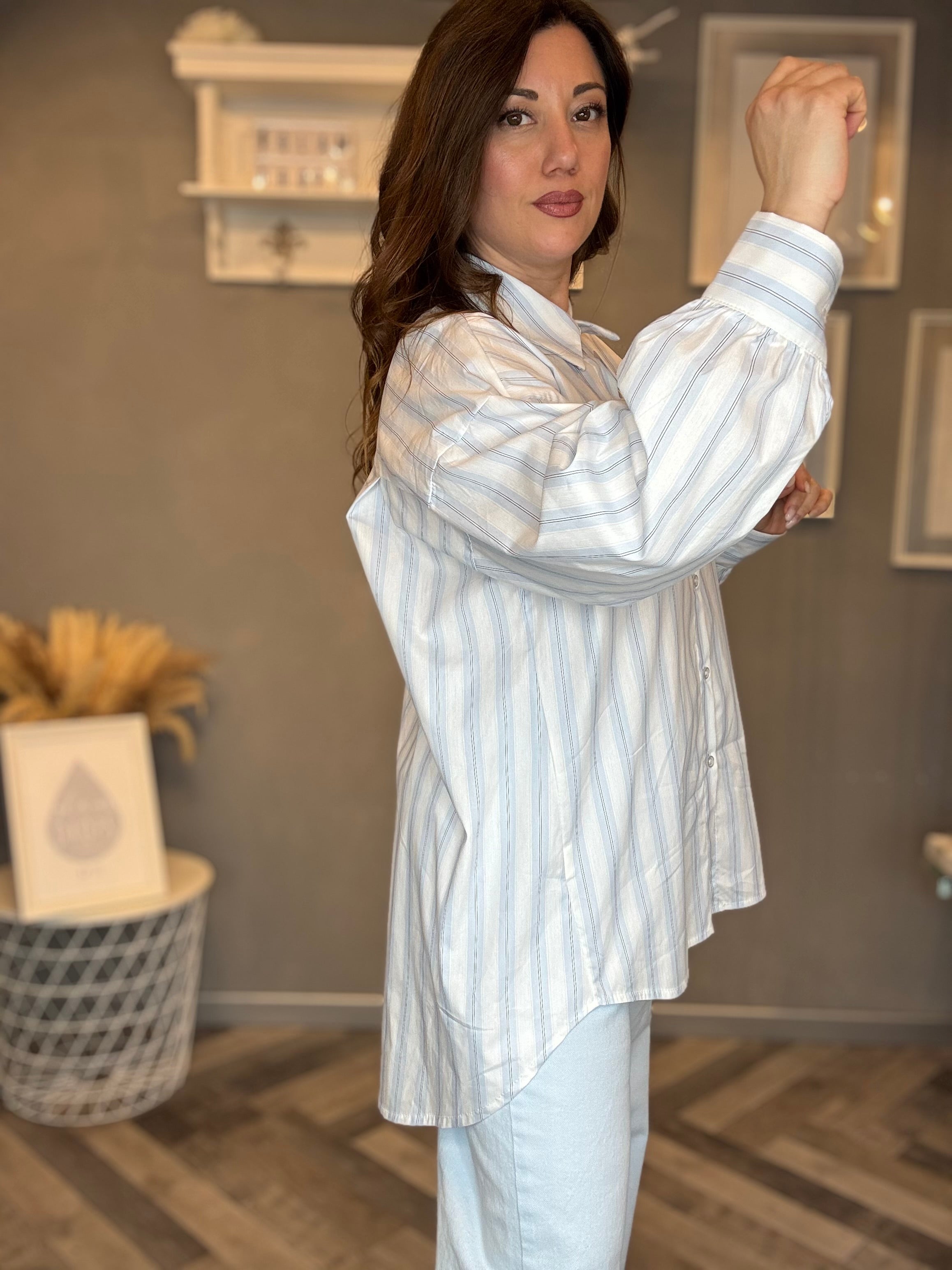 Camicia over righe soft celeste pastello