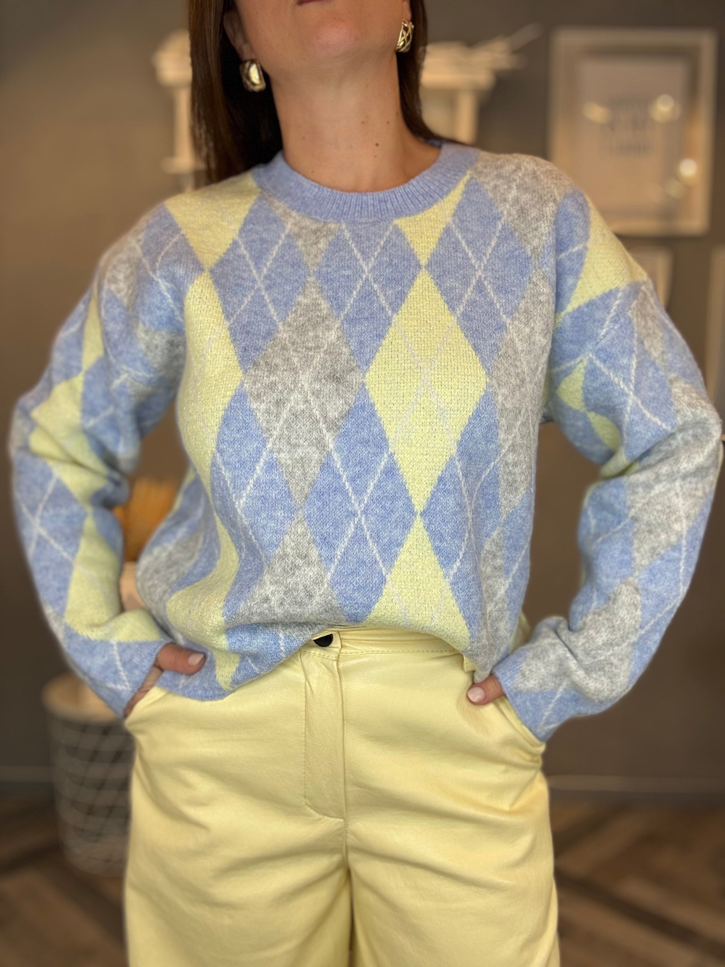 Maglione celeste con rombi