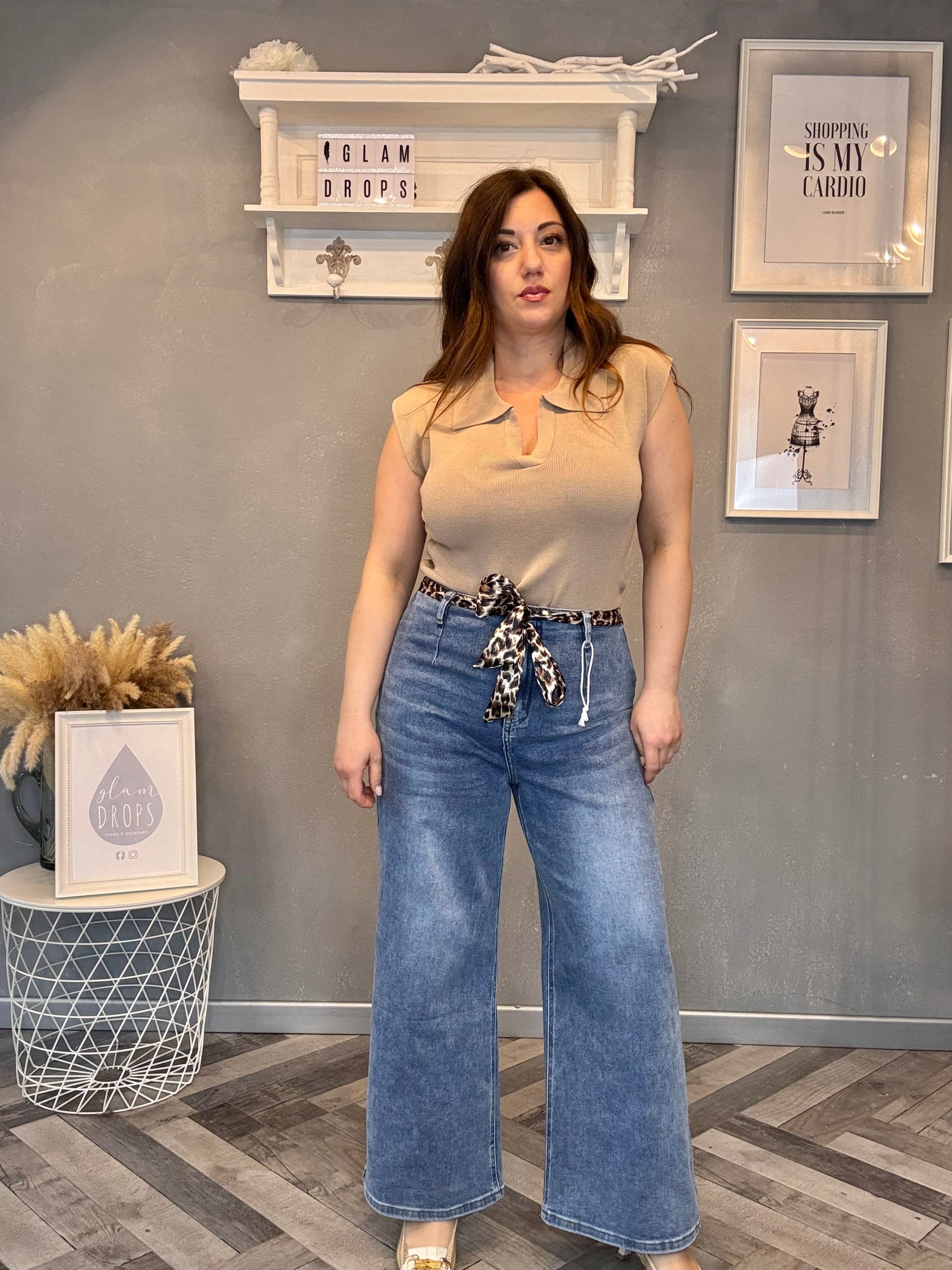 Jeans wide leg con cintura leopardata
