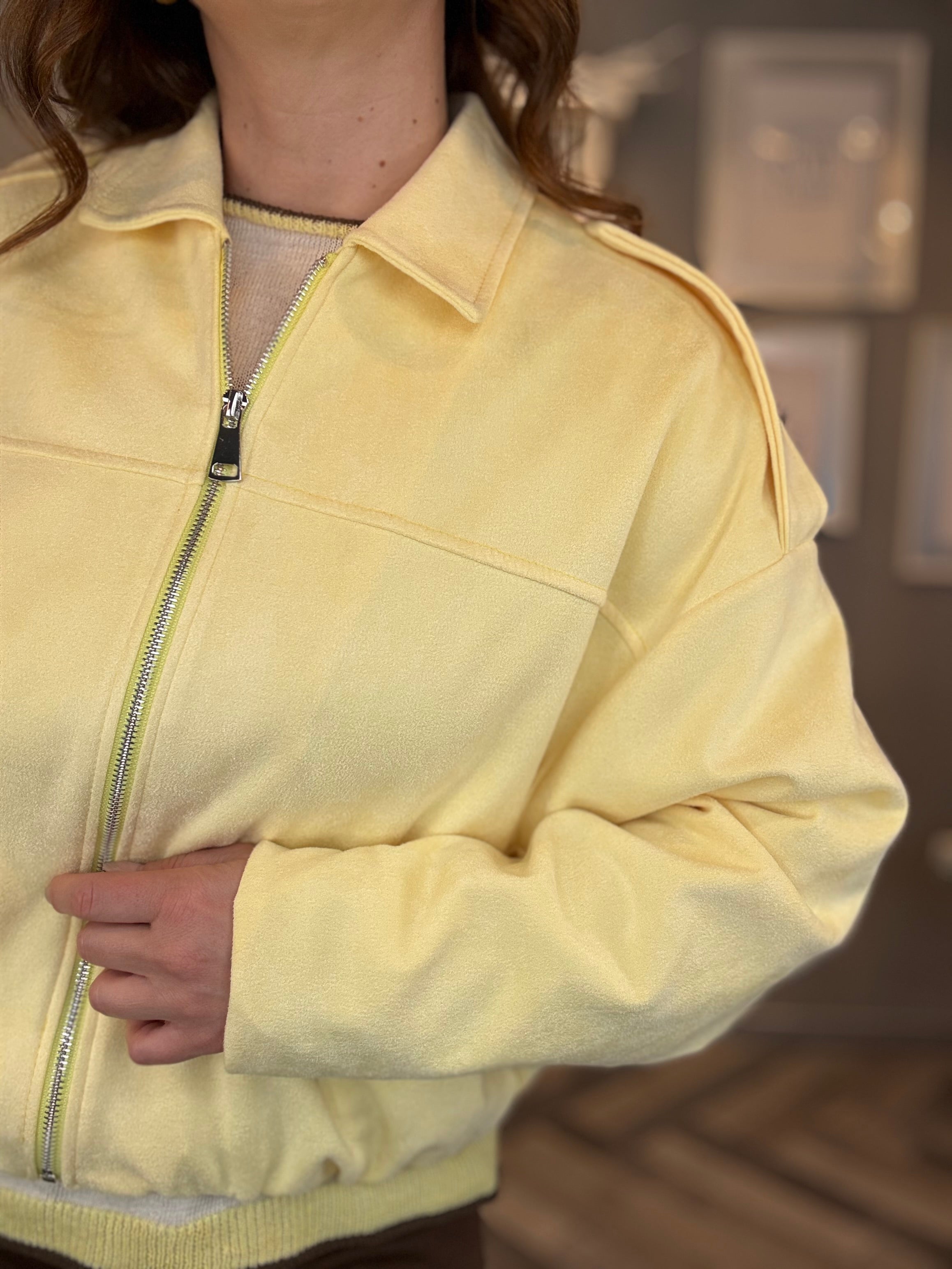 Bomber in eco suede giallo pastello