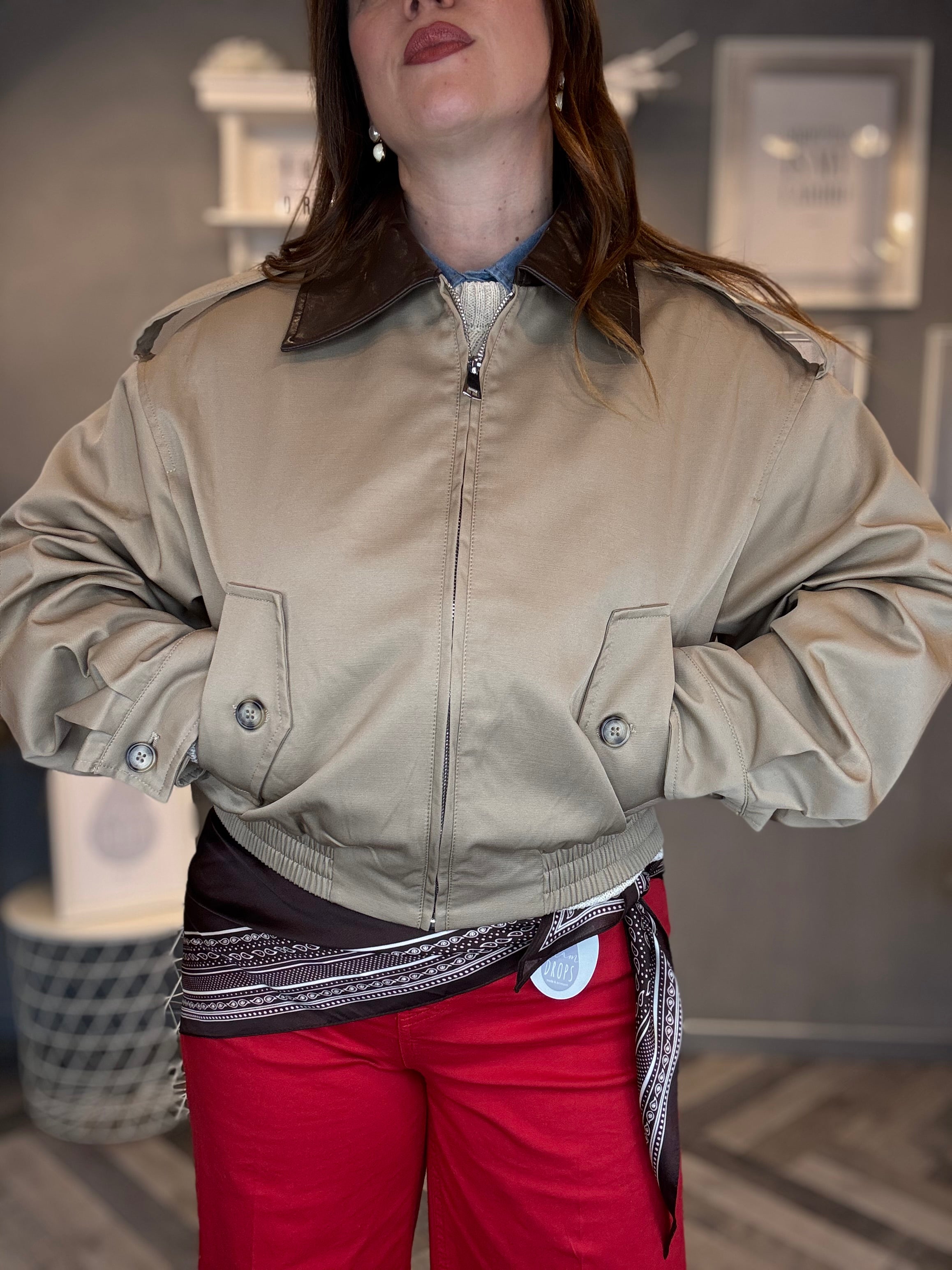 Bomber biscotto con colletto ecopelle