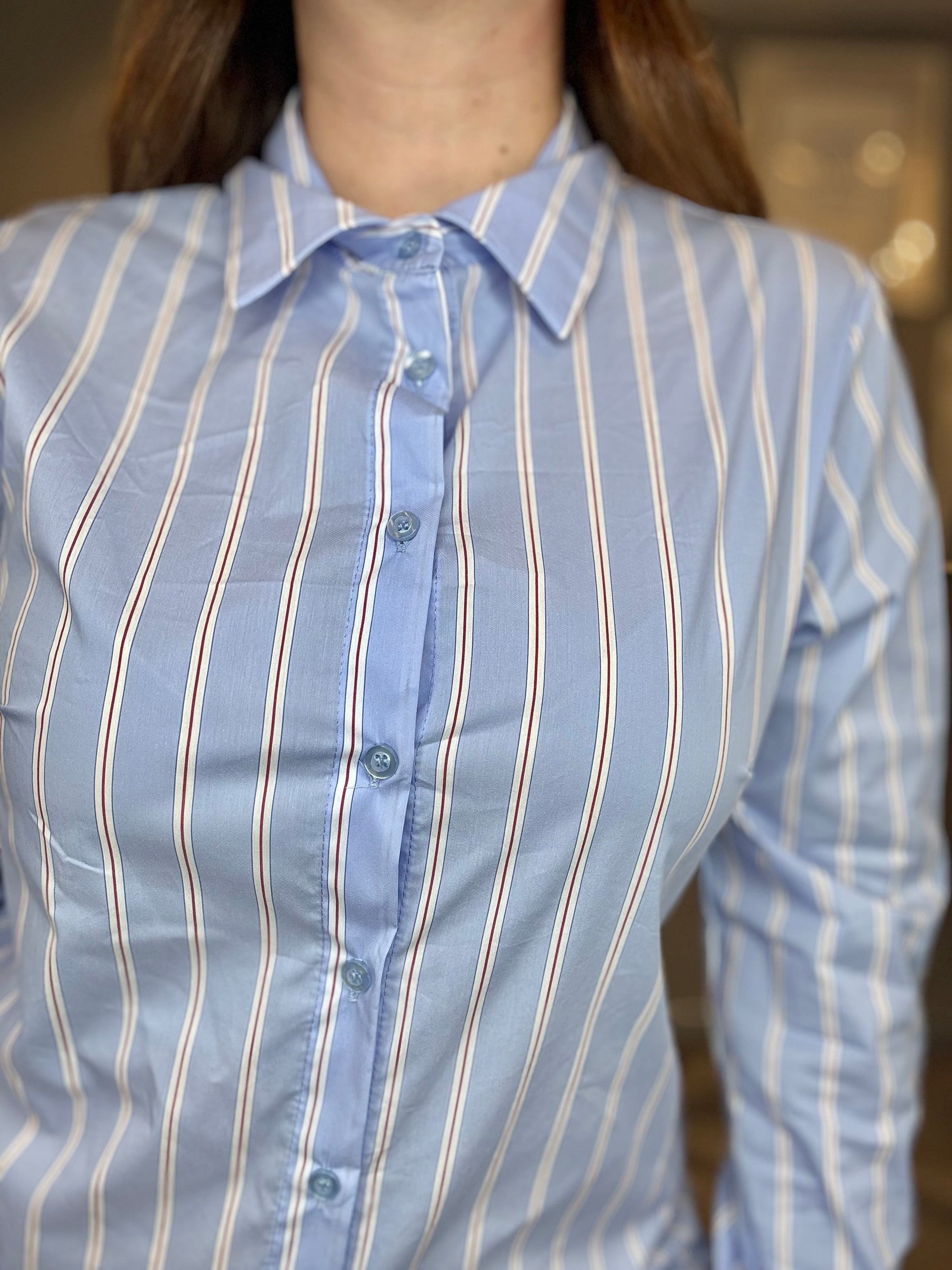 Camicia a righe rosse e bianche