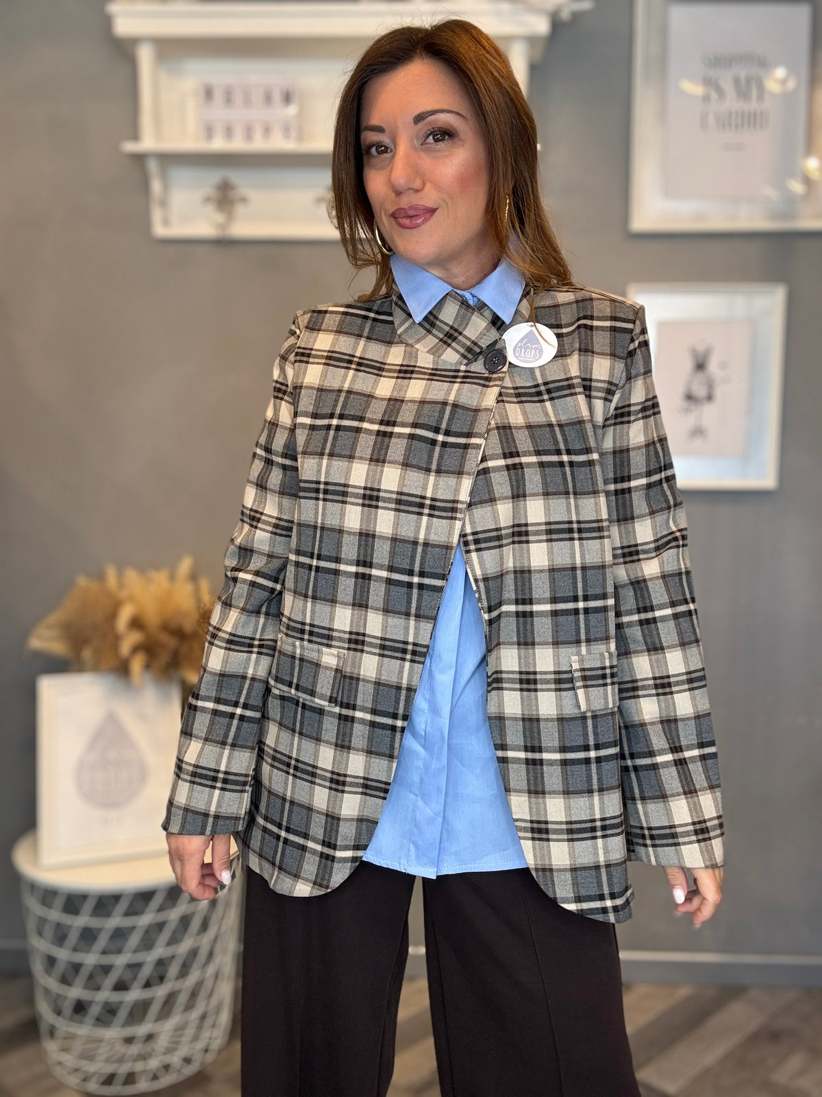 Blazer check grigio e panna collo incrociato